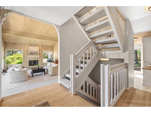 6517 ARTEMIS Ln, West Linn, OR 97068