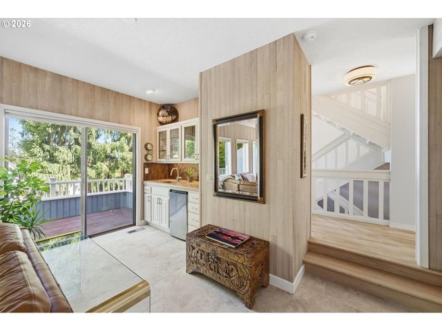 6517 ARTEMIS Ln, West Linn, OR 97068