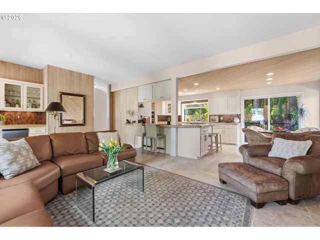 6517 ARTEMIS Ln, West Linn, OR 97068