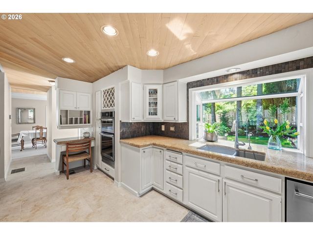 6517 ARTEMIS Ln, West Linn, OR 97068