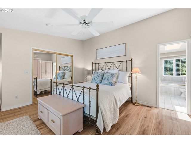 6517 ARTEMIS Ln, West Linn, OR 97068