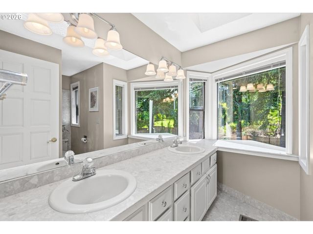 6517 ARTEMIS Ln, West Linn, OR 97068