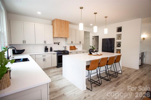 2629 Phillips Avenue, Charlotte, NC 28208