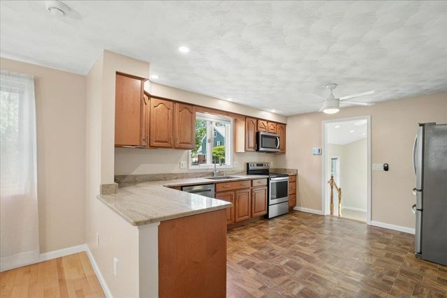27 Lexington Avenue, Manchester, NH 03104