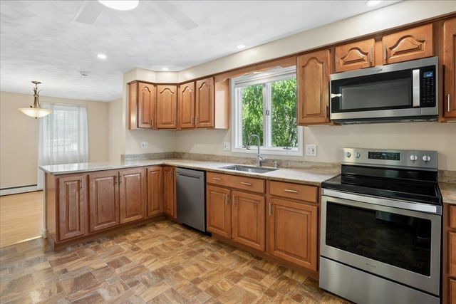 27 Lexington Avenue, Manchester, NH 03104