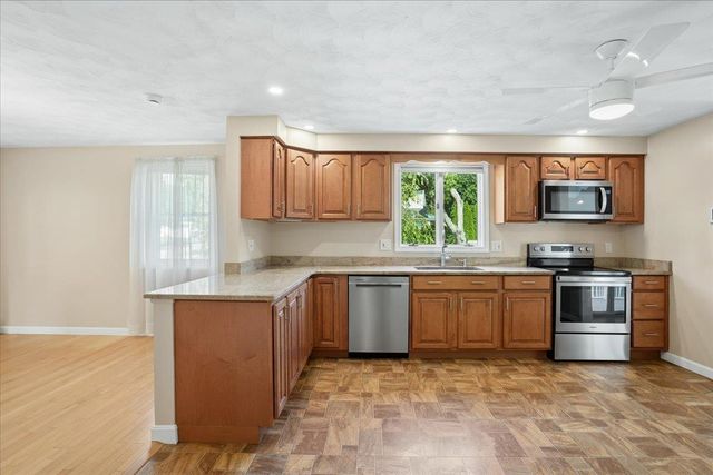 27 Lexington Avenue, Manchester, NH 03104