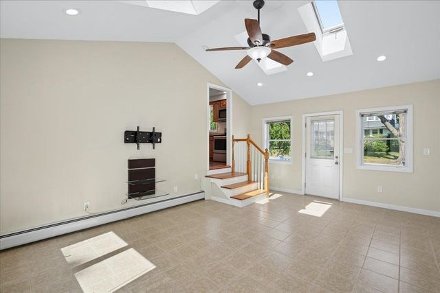 27 Lexington Avenue, Manchester, NH 03104