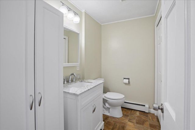 27 Lexington Avenue, Manchester, NH 03104