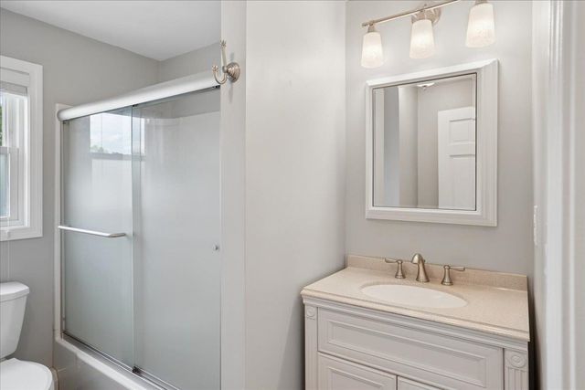 27 Lexington Avenue, Manchester, NH 03104