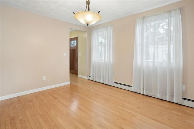 27 Lexington Avenue, Manchester, NH 03104
