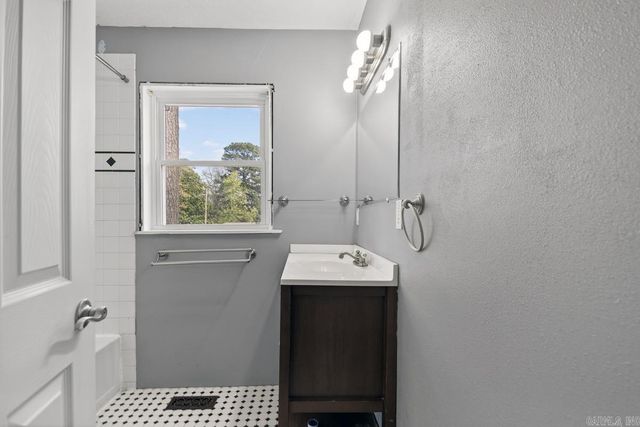 1110 Oakwood Drive, Benton, AR 72015