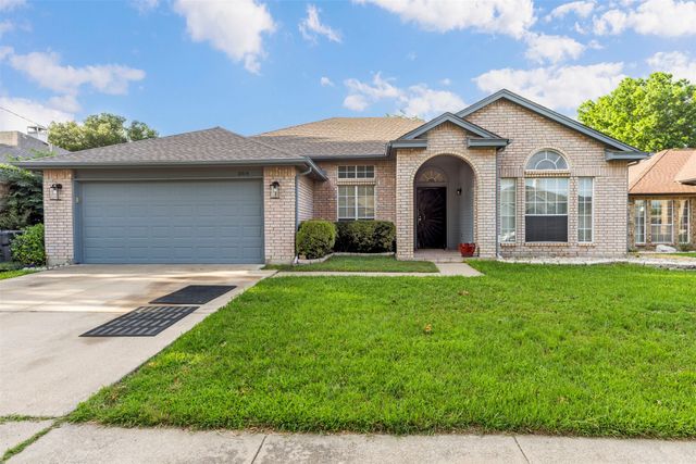 2315 Brisbane Drive, Arlington, TX 76018