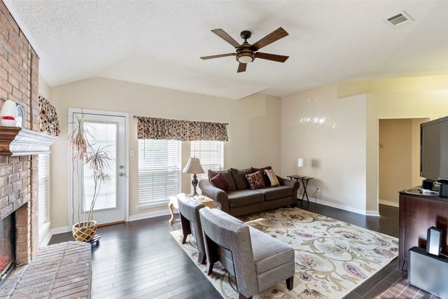 2315 Brisbane Drive, Arlington, TX 76018