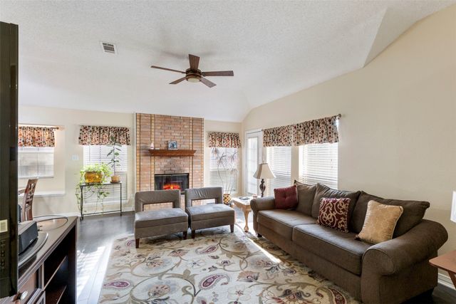 2315 Brisbane Drive, Arlington, TX 76018