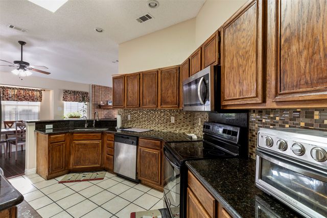 2315 Brisbane Drive, Arlington, TX 76018