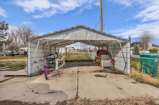 5785 S 6000 W, Hooper, UT 84315