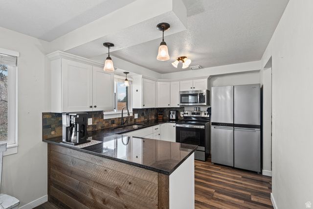 5785 S 6000 W, Hooper, UT 84315