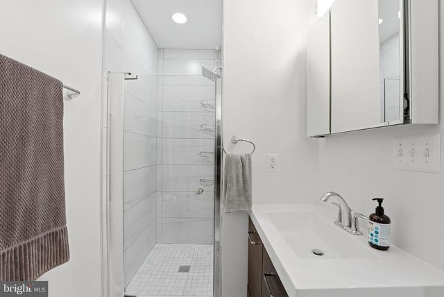 52 HAMILTON ST NW, Washington, DC 20011