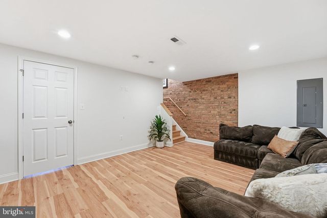 52 HAMILTON ST NW, Washington, DC 20011