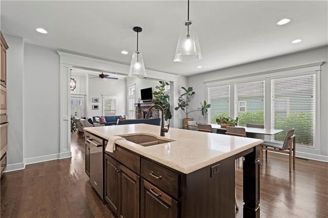 3205 SW Mary Street, Lee's Summit, MO 64081