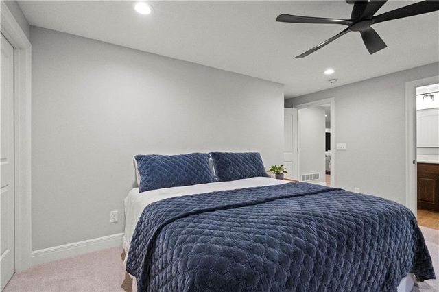 3205 SW Mary Street, Lee's Summit, MO 64081