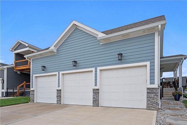 3205 SW Mary Street, Lee's Summit, MO 64081