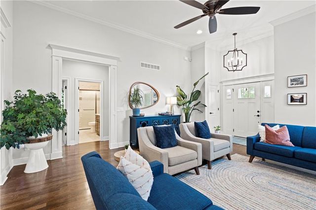 3205 SW Mary Street, Lee's Summit, MO 64081