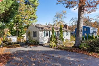 20 Lantern Ln, Burlington, MA 01803