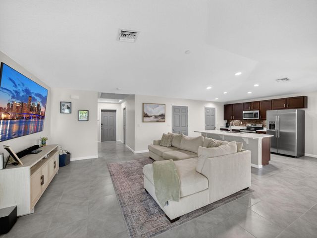 1633 SW Diamond Street, Port St Lucie, FL 34953