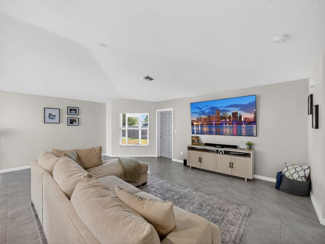 1633 SW Diamond Street, Port St Lucie, FL 34953