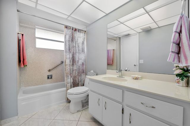 2900 NW 47th Terrace 304b, Lauderdale Lakes, FL 33313