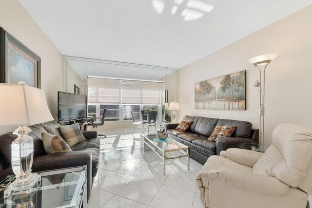 2900 NW 47th Terrace 304b, Lauderdale Lakes, FL 33313