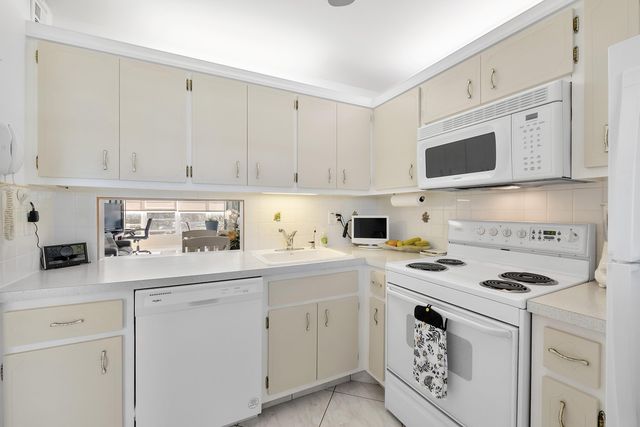 2900 NW 47th Terrace 304b, Lauderdale Lakes, FL 33313
