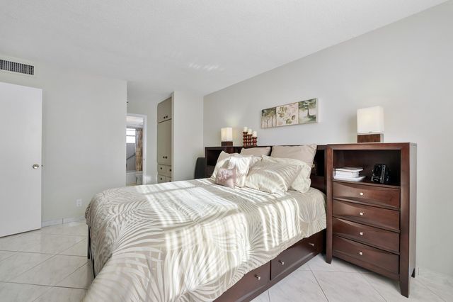 2900 NW 47th Terrace 304b, Lauderdale Lakes, FL 33313