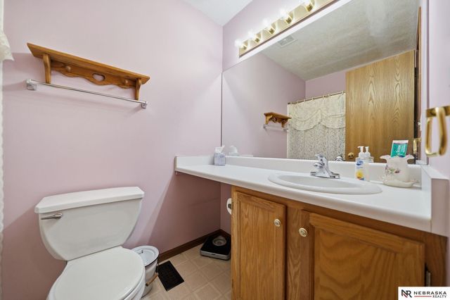 848 Erica Court, Lincoln, NE 68522