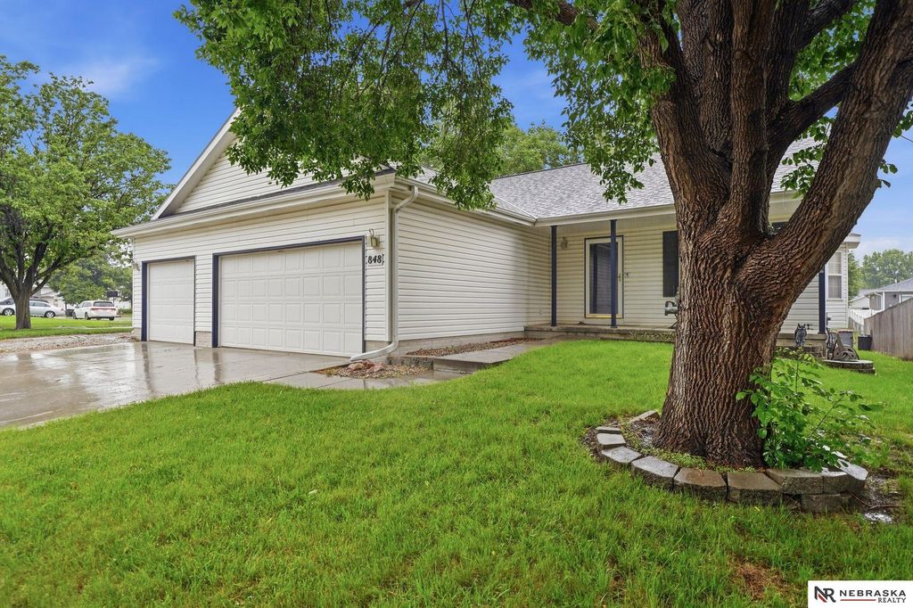 848 Erica Court, Lincoln, NE 68522