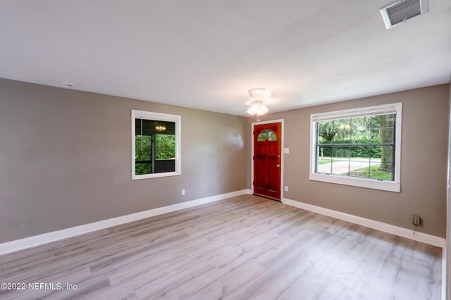 7832 NEWTON Road, Jacksonville, FL 32216