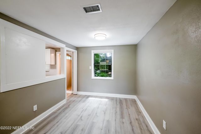 7832 NEWTON Road, Jacksonville, FL 32216