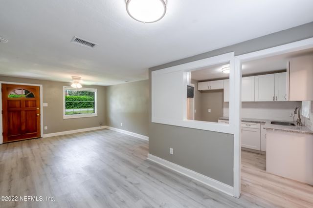 7832 NEWTON Road, Jacksonville, FL 32216