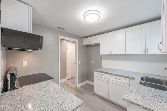 7832 NEWTON Road, Jacksonville, FL 32216