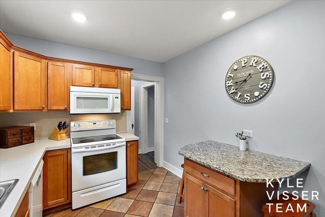 320 Gladstone Drive, East Grand Rapids, MI 49506