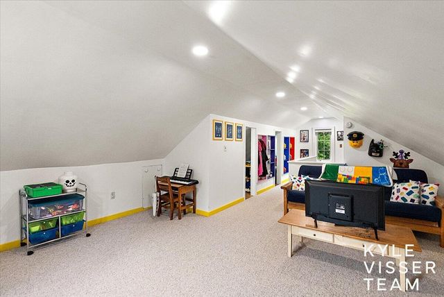 320 Gladstone Drive, East Grand Rapids, MI 49506