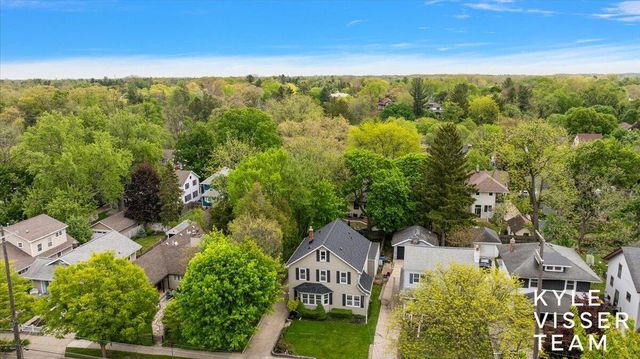 320 Gladstone Drive, East Grand Rapids, MI 49506