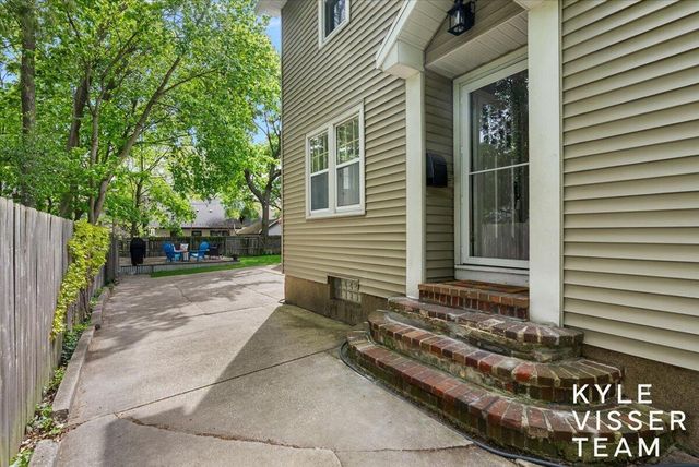 320 Gladstone Drive, East Grand Rapids, MI 49506