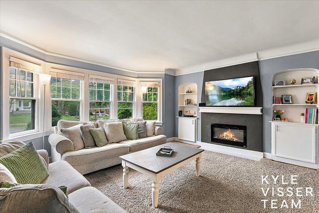 320 Gladstone Drive, East Grand Rapids, MI 49506