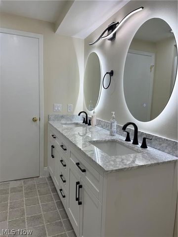 1139 N Skyline Drive, Seven Hills, OH 44131