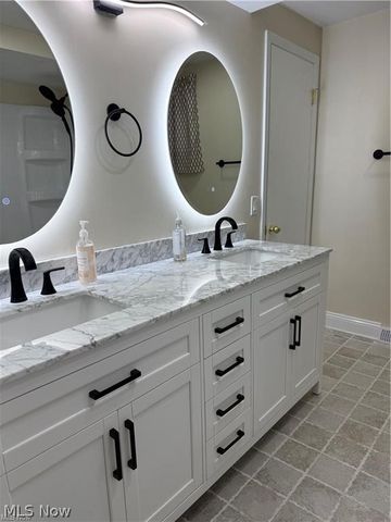 1139 N Skyline Drive, Seven Hills, OH 44131