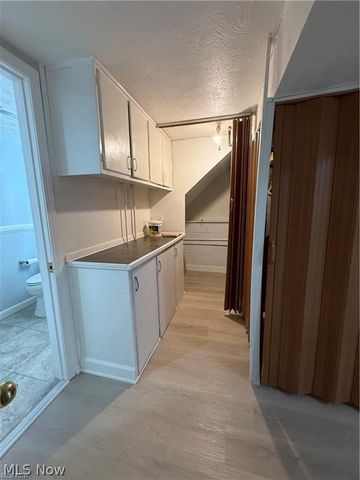 1139 N Skyline Drive, Seven Hills, OH 44131