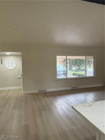 1139 N Skyline Drive, Seven Hills, OH 44131