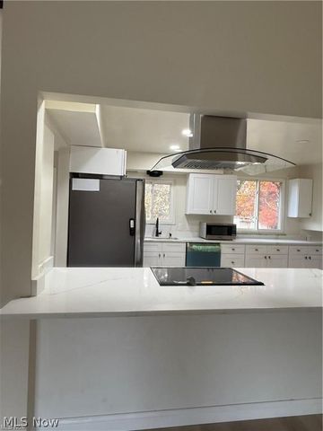 1139 N Skyline Drive, Seven Hills, OH 44131